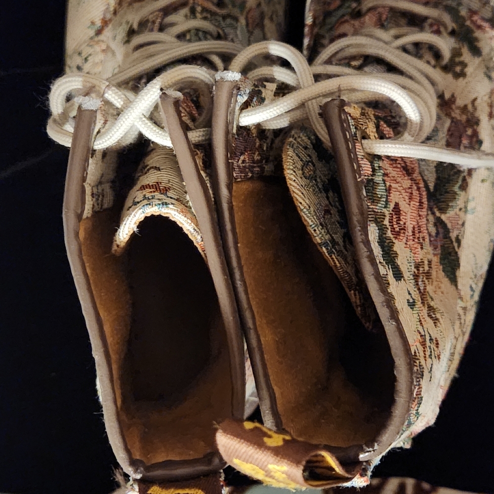 Dr. Martens Floral Lace Up Boots - Picture 10 of 12
